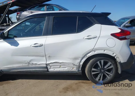 2018 Nissan Kicks Sr z USA, uszkodzony, nr VIN 3N1CP5CU0JL532330